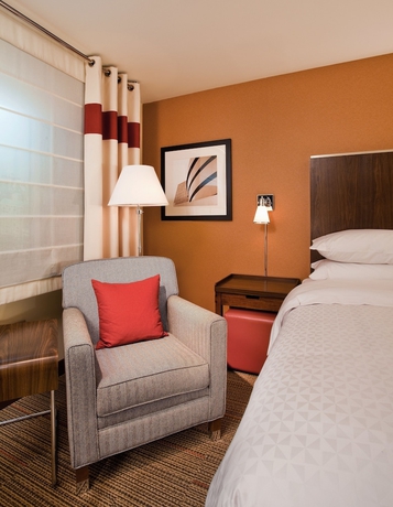 Imagen de la habitación del Hotel Four Points By Sheraton Cleveland Airport. Foto 11