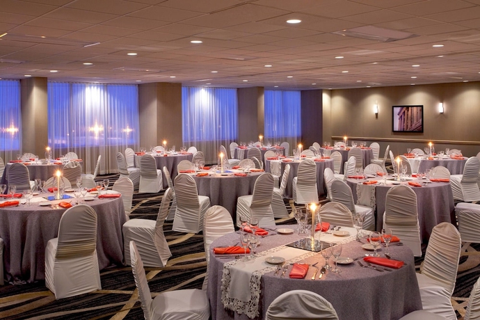 Imagen de los interiores del Hotel Four Points By Sheraton Cleveland Airport. Foto 16
