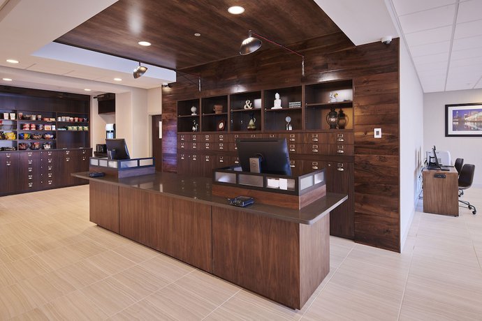 Imagen del bar/restaurante del Hotel Four Points By Sheraton Cleveland-eastlake. Foto 3