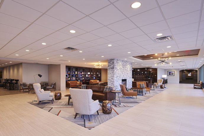 Imagen del bar/restaurante del Hotel Four Points By Sheraton Cleveland-eastlake. Foto 6