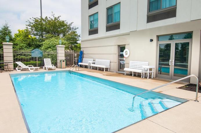 Imagen de la piscina del Hotel Four Points By Sheraton Columbus-polaris. Foto 11