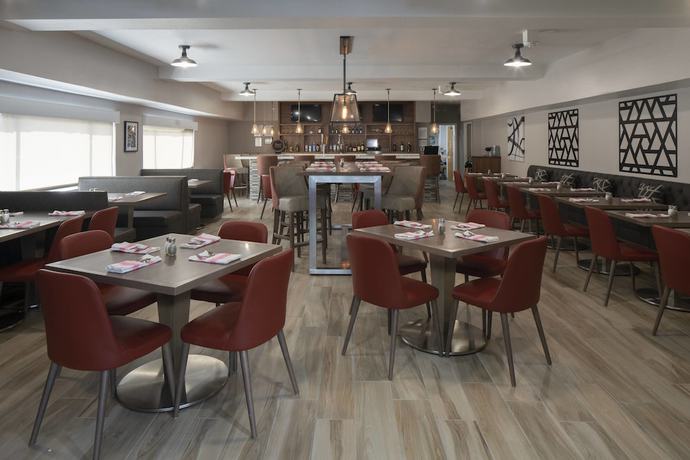 Imagen del bar/restaurante del Hotel Four Points By Sheraton Dallas Arlington Entertainment District. Foto 3