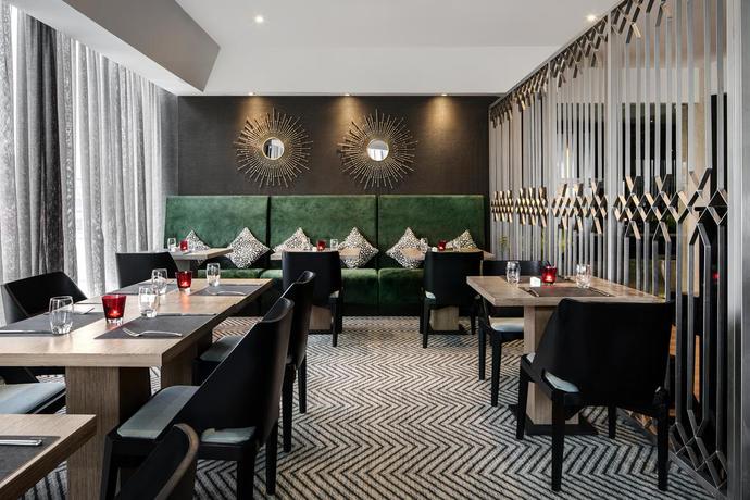 Imagen del bar/restaurante del Hotel Four Points By Sheraton Dar Es Salaam New Africa. Foto 9