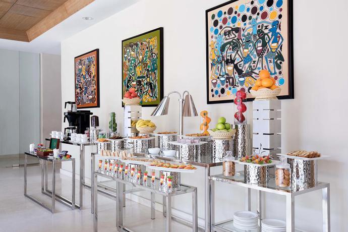 Imagen del bar/restaurante del Hotel Four Points By Sheraton Dar Es Salaam New Africa. Foto 10