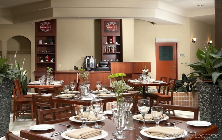 Imagen del bar/restaurante del Hotel Four Points By Sheraton Edmonton South. Foto 5