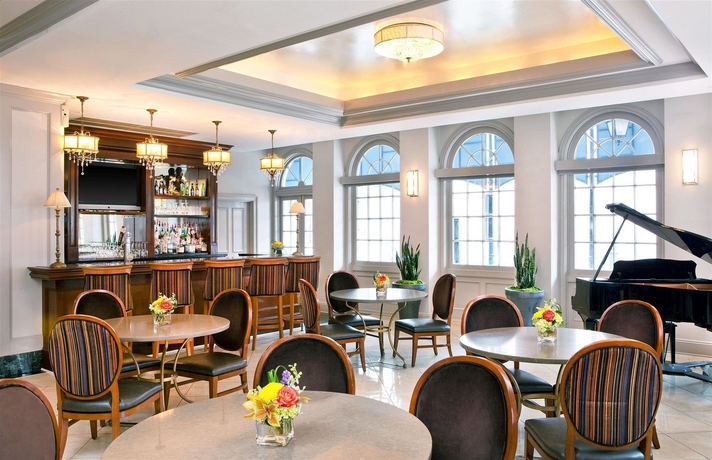 Imagen del bar/restaurante del Hotel Four Points By Sheraton French Quarter. Foto 4