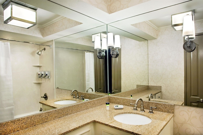 Imagen de la habitación del Hotel Four Points By Sheraton French Quarter. Foto 10