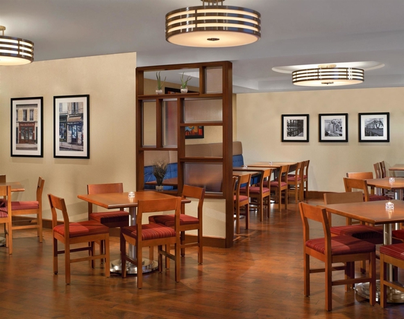 Imagen del bar/restaurante del Hotel Four Points By Sheraton Gatineau-ottawa. Foto 3