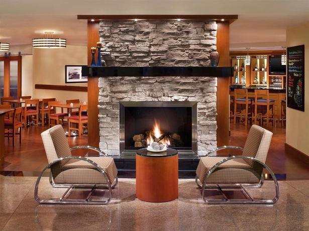 Imagen del bar/restaurante del Hotel Four Points By Sheraton Gatineau-ottawa. Foto 4