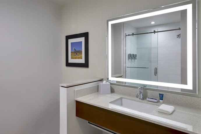 Imagen de la habitación del Hotel Four Points By Sheraton Grande Prairie. Foto 4