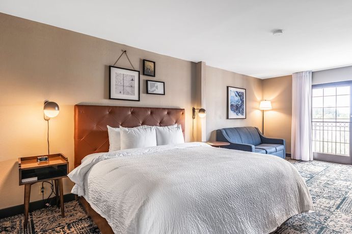 Imagen de la habitación del Hotel Four Points By Sheraton Greensboro Airport. Foto 9