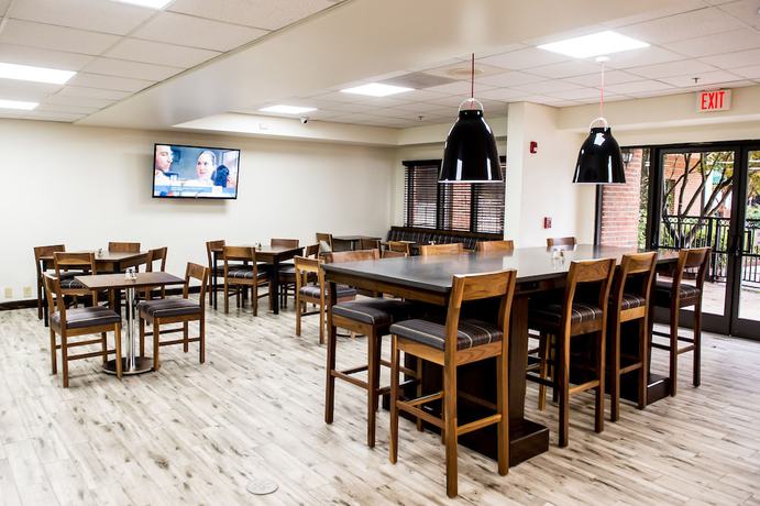Imagen del bar/restaurante del Hotel Four Points By Sheraton Greensboro Airport. Foto 4