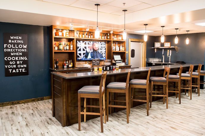 Imagen del bar/restaurante del Hotel Four Points By Sheraton Greensboro Airport. Foto 5