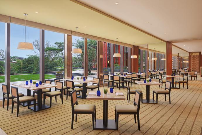 Imagen del bar/restaurante del Hotel Four Points By Sheraton Guangdong, Heshan. Foto 2