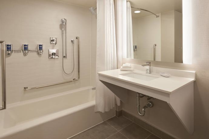 Imagen de la habitación del Hotel Four Points By Sheraton Hamilton - Stoney Creek. Foto 8