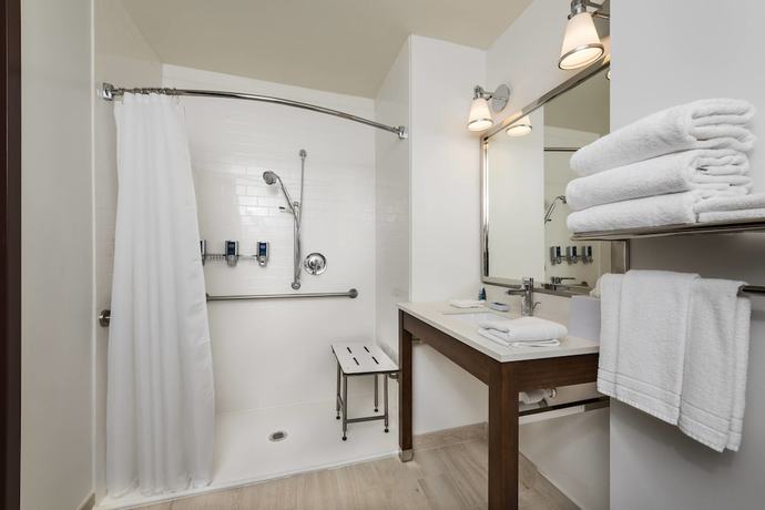 Imagen de la habitación del Hotel Four Points By Sheraton Houston Energy Corridor. Foto 13