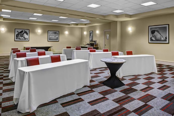 Imagen de la habitación del Hotel Four Points By Sheraton Huntsville Airport. Foto 8