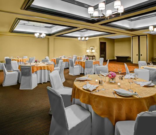 Imagen del bar/restaurante del Hotel Four Points By Sheraton Huntsville Airport. Foto 2