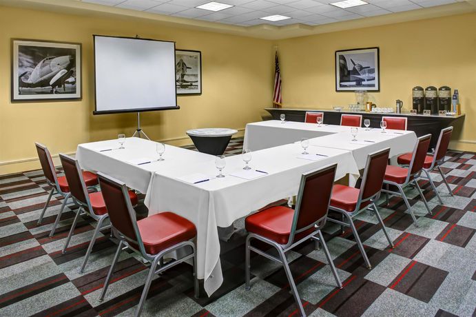 Imagen de los interiores del Hotel Four Points By Sheraton Huntsville Airport. Foto 17