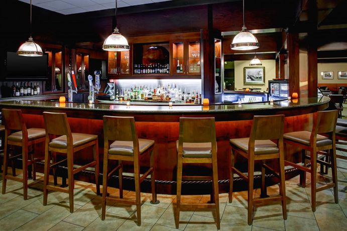 Imagen del bar/restaurante del Hotel Four Points By Sheraton Huntsville Airport. Foto 3