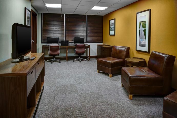 Imagen de los interiores del Hotel Four Points By Sheraton Huntsville Airport. Foto 18