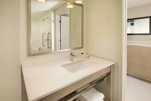 Imagen de la habitación del Hotel Four Points By Sheraton Jacksonville Beachfront. Foto 6