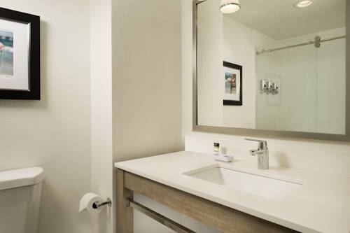 Imagen de la habitación del Hotel Four Points By Sheraton Jacksonville Beachfront. Foto 11