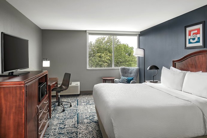 Imagen de la habitación del Hotel Four Points By Sheraton Kalamazoo. Foto 5