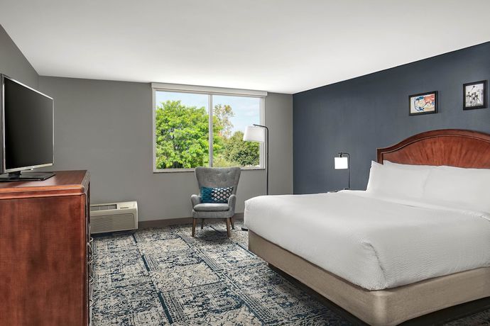 Imagen de la habitación del Hotel Four Points By Sheraton Kalamazoo. Foto 7