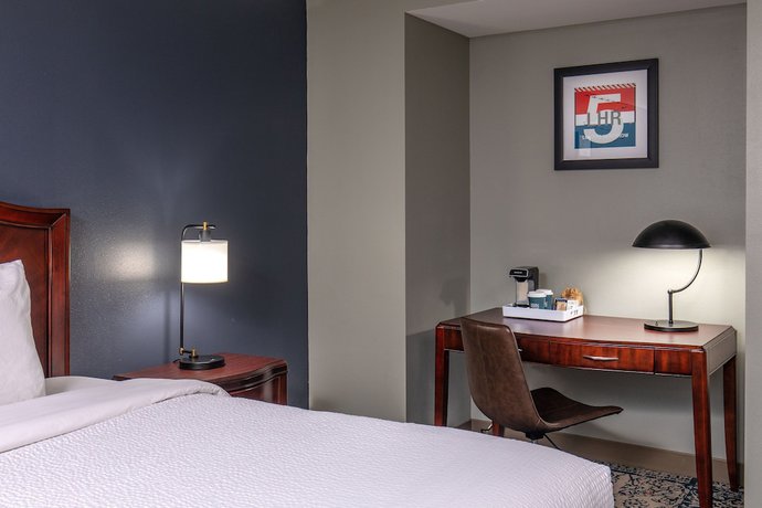 Imagen de la habitación del Hotel Four Points By Sheraton Kalamazoo. Foto 8