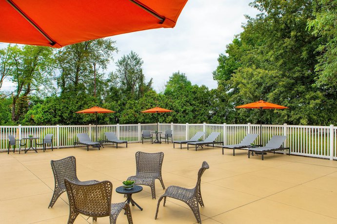 Imagen de los exteriores del Hotel Four Points By Sheraton Kalamazoo. Foto 14