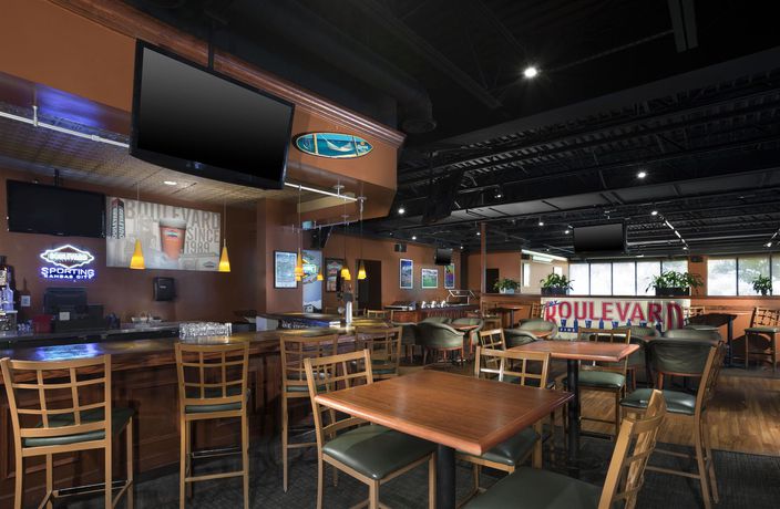 Imagen del bar/restaurante del Hotel Four Points By Sheraton Kansas City Airport. Foto 2