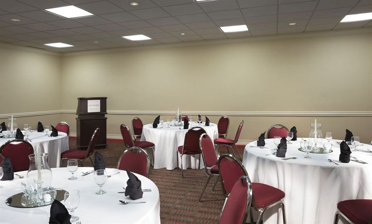 Imagen de los interiores del Hotel Four Points By Sheraton Kansas City Airport. Foto 8