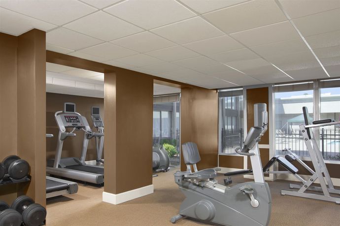 Imagen de los interiores del Hotel Four Points By Sheraton Kansas City Airport. Foto 9