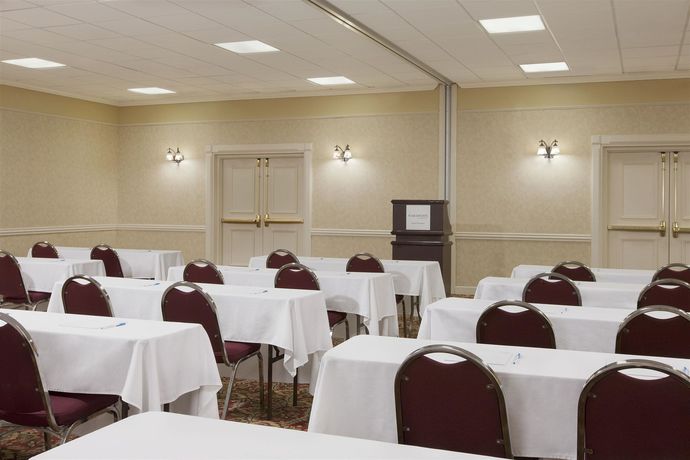 Imagen de los interiores del Hotel Four Points By Sheraton Kansas City Airport. Foto 10