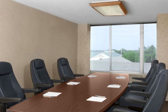 Imagen de los interiores del Hotel Four Points By Sheraton Kansas City Airport. Foto 11