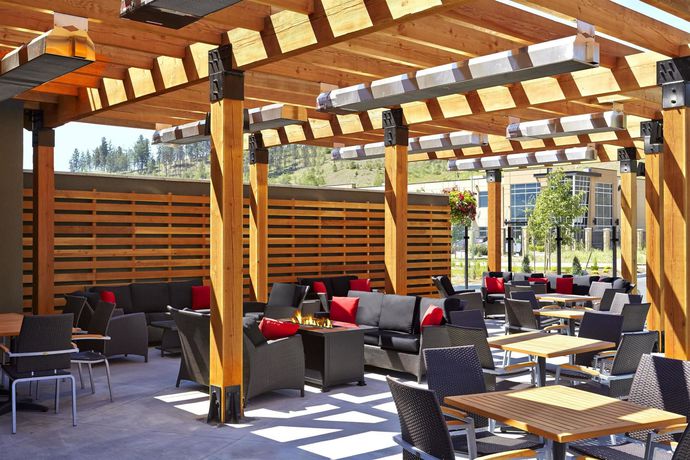 Imagen del bar/restaurante del Hotel Four Points By Sheraton Kelowna Airport. Foto 3