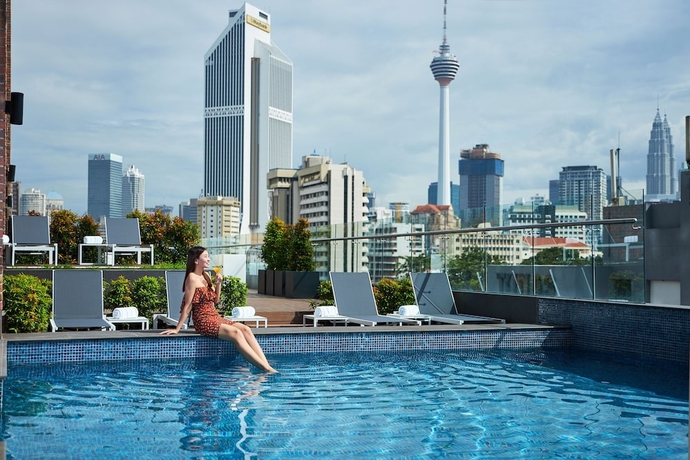 Imagen de la piscina del Hotel Four Points By Sheraton Kuala Lumpur, Chinatown. Foto 18
