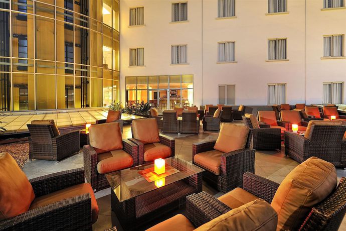 Imagen del bar/restaurante del Hotel Four Points By Sheraton Lagos. Foto 2