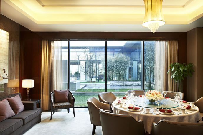 Imagen del bar/restaurante del Hotel Four Points By Sheraton Langfang, Guan. Foto 7