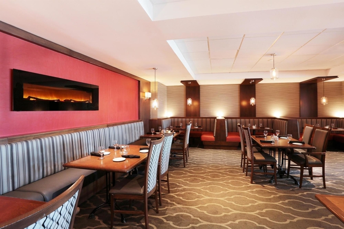 Imagen del bar/restaurante del Hotel Four Points By Sheraton London. Foto 2