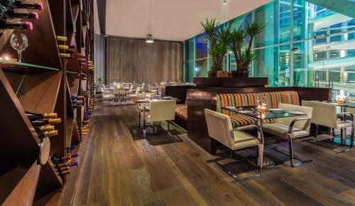 Imagen del bar/restaurante del Hotel Four Points By Sheraton Los Angeles. Foto 6