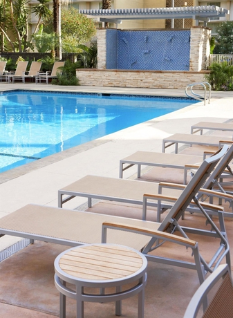 Imagen de la piscina del Hotel Four Points By Sheraton Los Angeles International Airport. Foto 15