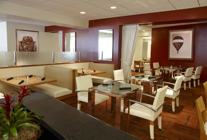 Imagen del bar/restaurante del Hotel Four Points By Sheraton Los Angeles International Airport. Foto 2