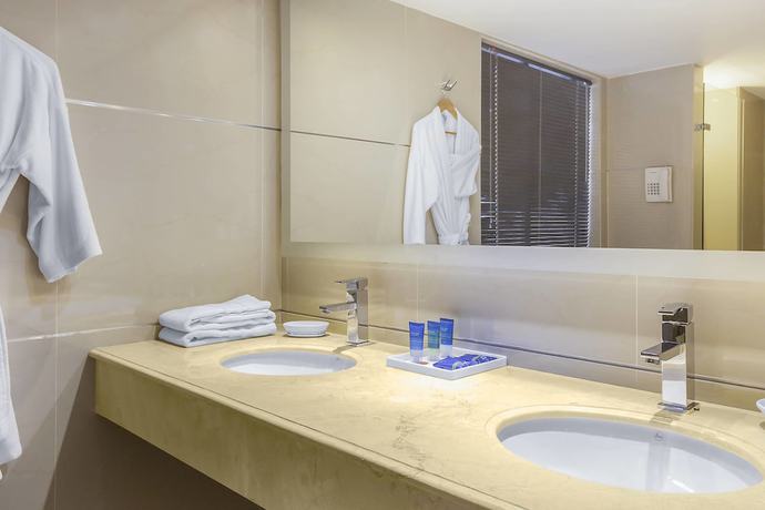 Imagen de la habitación del Hotel Four Points By Sheraton Medellin. Foto 12