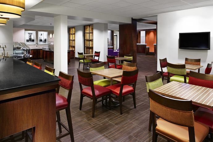 Imagen del bar/restaurante del Hotel Four Points By Sheraton Memphis East. Foto 3