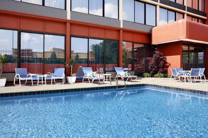 Imagen de la piscina del Hotel Four Points By Sheraton Memphis East. Foto 9
