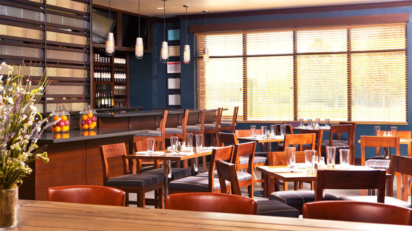 Imagen del bar/restaurante del Hotel Four Points By Sheraton Memphis Southwind. Foto 5