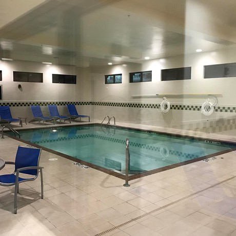Imagen de la piscina del Hotel Four Points By Sheraton Memphis Southwind. Foto 9