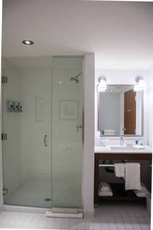 Imagen de la habitación del Hotel Four Points By Sheraton Moncton. Foto 9